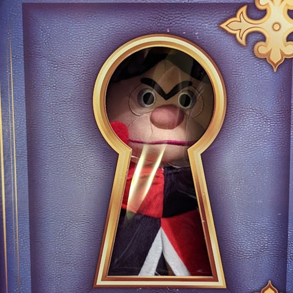 Disney's D23 Exclusive Queen of Hearts plush doll New in box - Picture 5 of 8